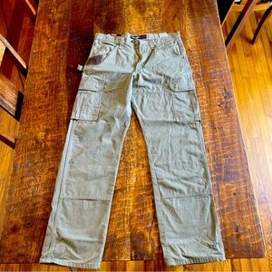 WRANGLER NWT RIPSTOP KHAKI RIGGS WORK PANTS. 33w 32L